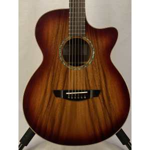 Faith FVBMB Blood Moon Venus Cutaway Electro Acoustic with Hardcase