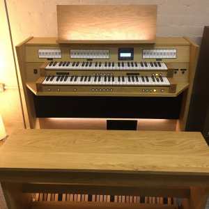 Content Clavis 224 Organ (UK Spec) in Light Oak with 30 Radiating Concave Pedalboard and Bench