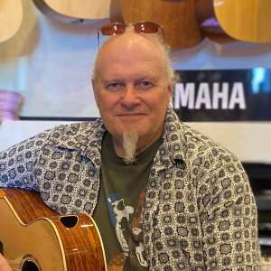 For Acoustic Guitar Lessons with Tony Cox, Please Call 07376 647728