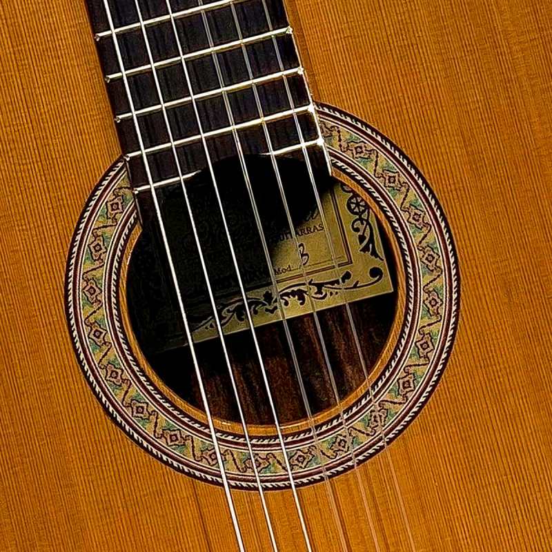 Mendieta Conservatoire B Classical Guitar [solid cedar top, laminated indian rosewood back and sides, ebony fingerboard] - Image 2