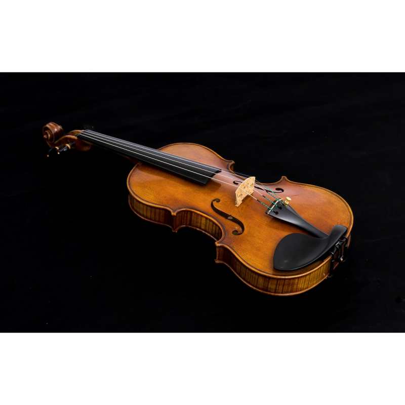 Briggs 112A Violin in Antiqued Varnish with two-piece back [Handmade in 2022 and inspired by an Antonio Stradivari pattern violin of 1728] - Image 5