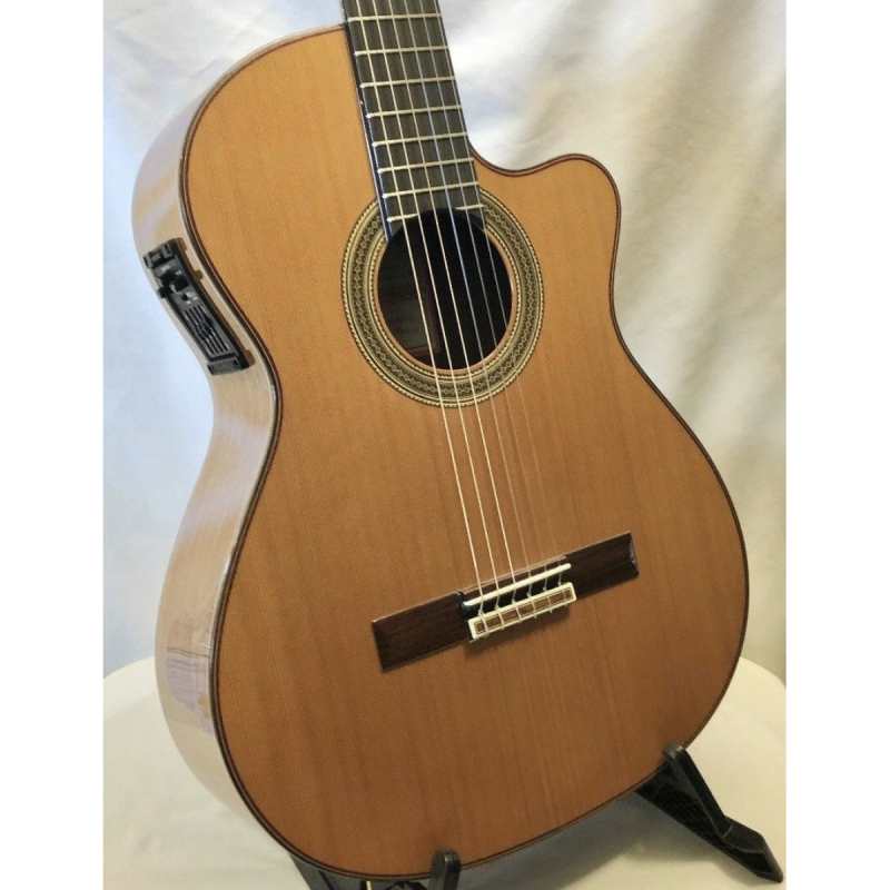 Ramirez 2NCWE Classical Guitar with Hard Case