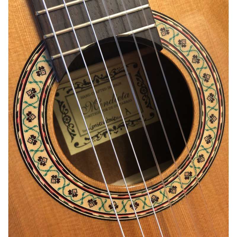 Left-handed Mendieta Conservatoire Model A Zurdo Classical Guitar - Image 2