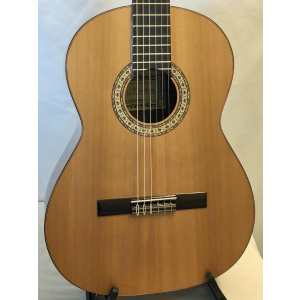 Left-handed Mendieta Conservatoire Model A Zurdo Classical Guitar