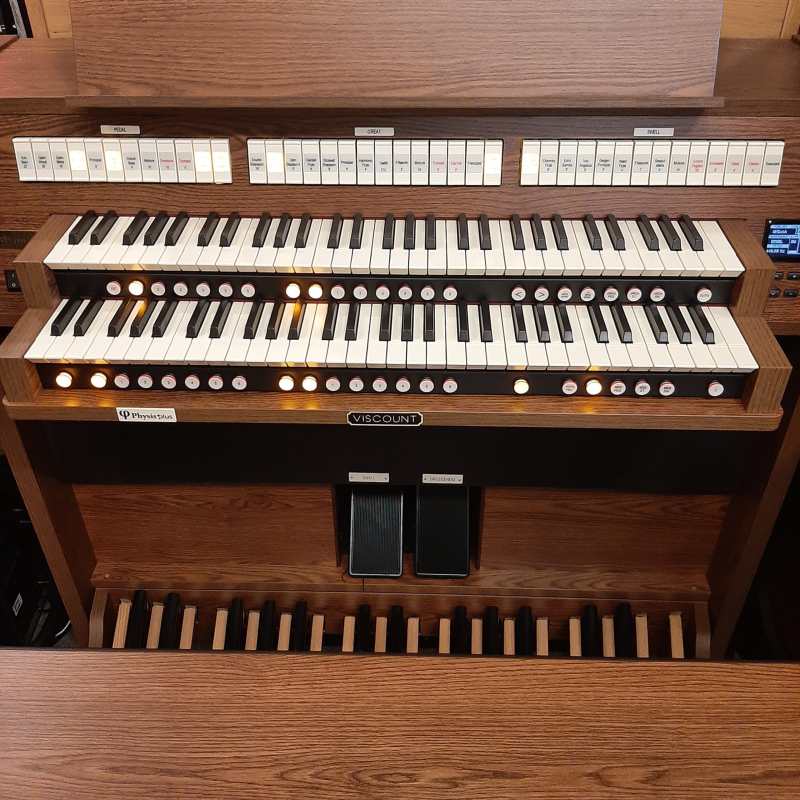Viscount Ensign Compact 35 Digital Classical Organ in Dark Oak Vinyl Laminate with 30-note Radiating Concave Pedalboard & Bench (2-manual, Physis+ Technology, 35 Stops) - Image 4